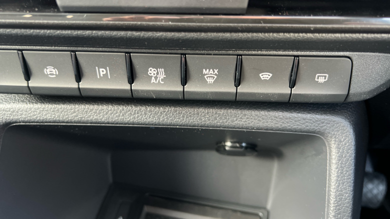 Ford Transit Connect 230 L2 Diesel 2.0 EcoBlue 102ps Limited Van